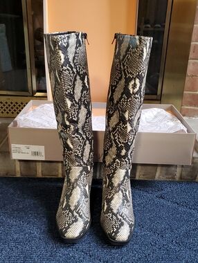 Crown Vintage Aressia Snake Print Knee High Boots NIB sz 10